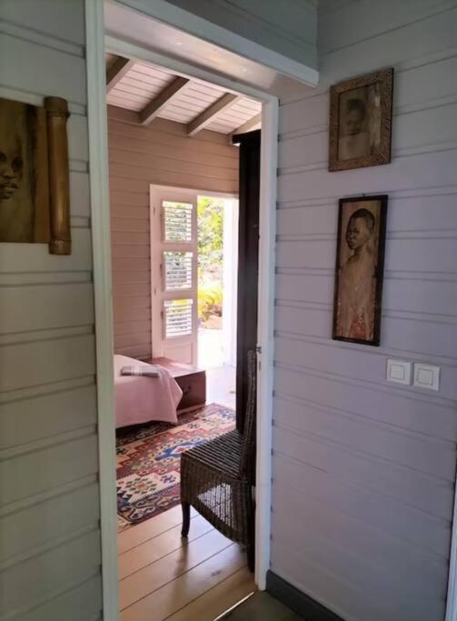 La Maison Bleue - Les Hauts De La Baie Terre-de-Bas エクステリア 写真